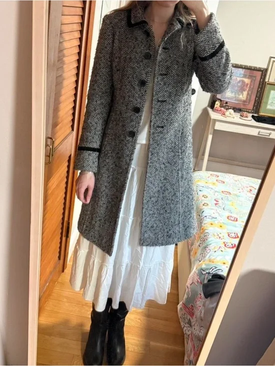 Tailored Herringbone Wool-Blend Coat in Gray - Picture 2 of 6